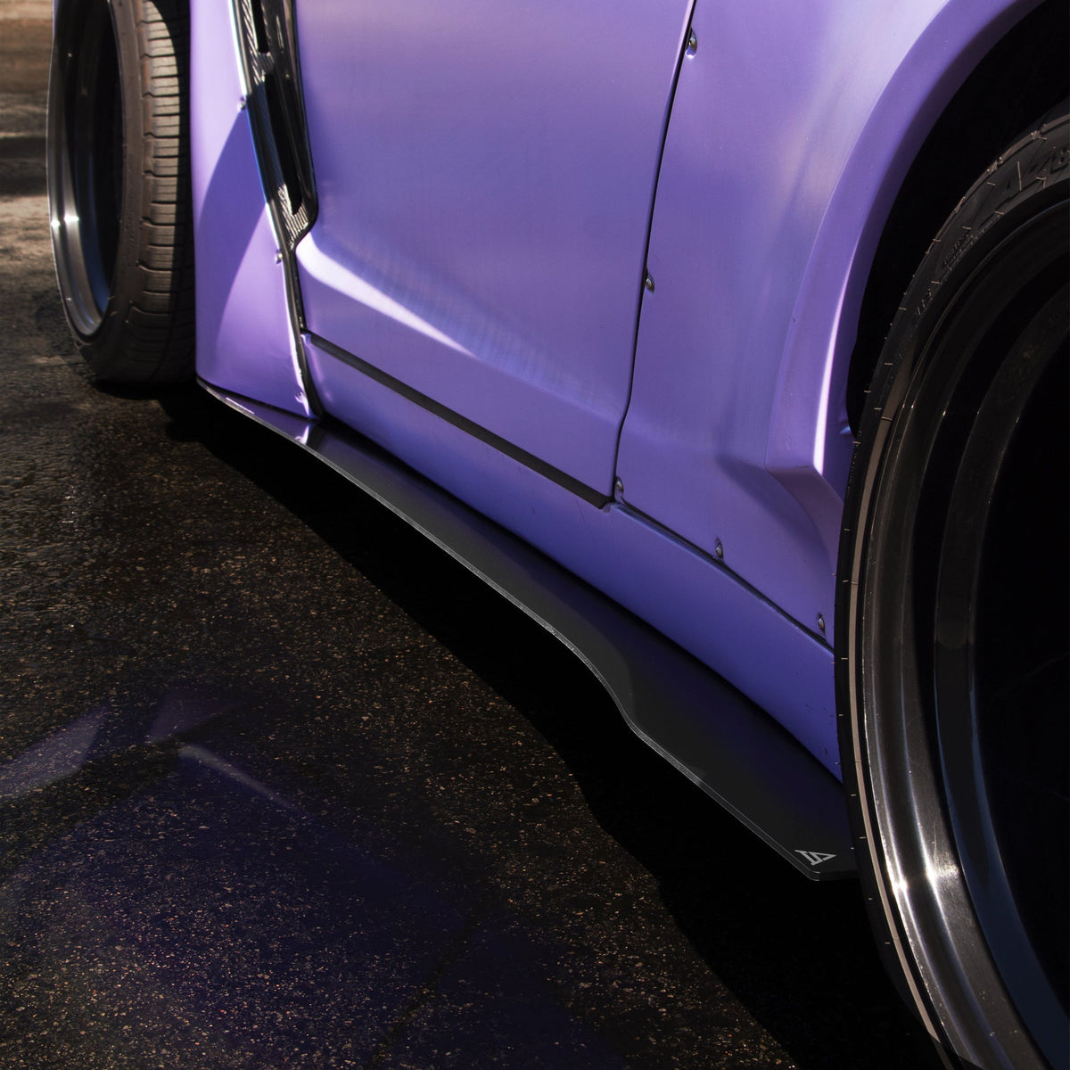 2009-2015 Nissan Gtr R35 (Rocket Bunny Kit) - Side Skirt Splitter Set Aerodynamics